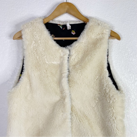 Matilda Jane Reversible Cream Snow Way Faux Fur Vest - Picture 3 of 8